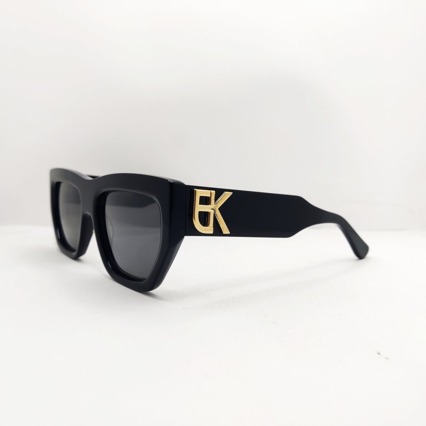 Emmanuelle Khanh – Stille