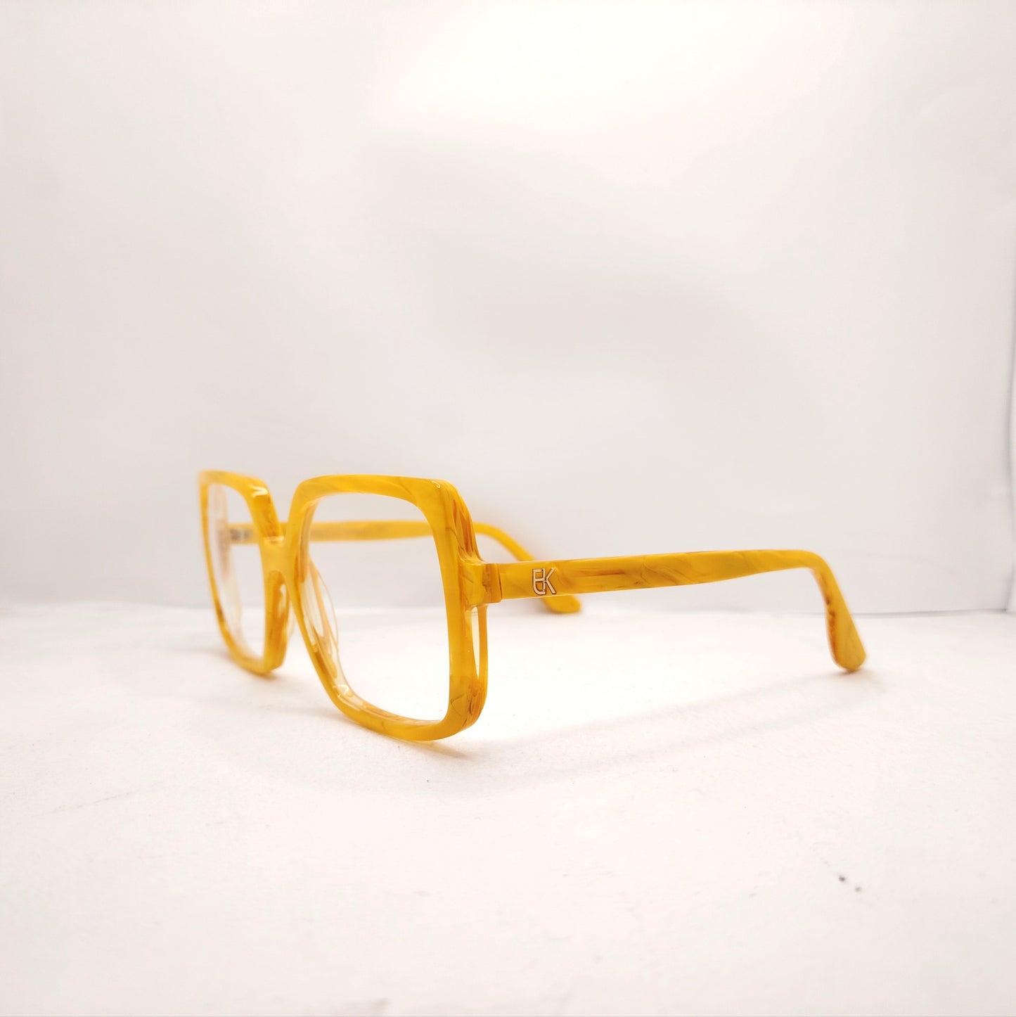 Emmanuelle Khanh- EK1622